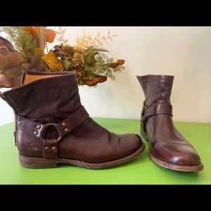Frye brand, leather ankle boots with buckle detail.